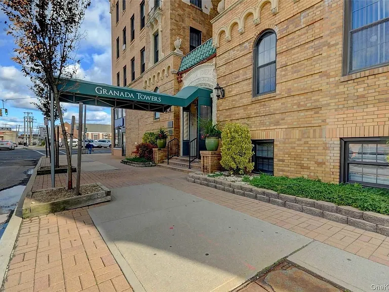 310 Riverside Blvd #2K — Photo 19