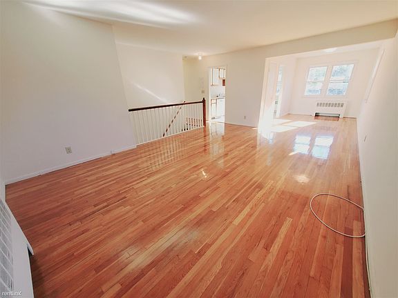 3rd image of 4 Hamilton Ct Unit 4