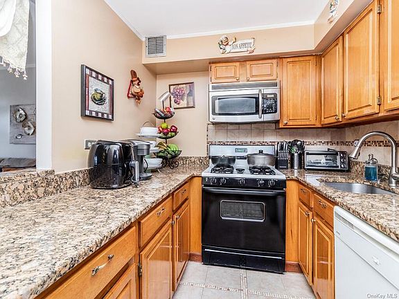 2nd image of 1812 Trafalgar Pl
