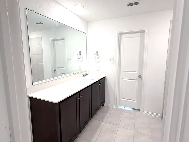 14045 Ilderton St — Photo 15