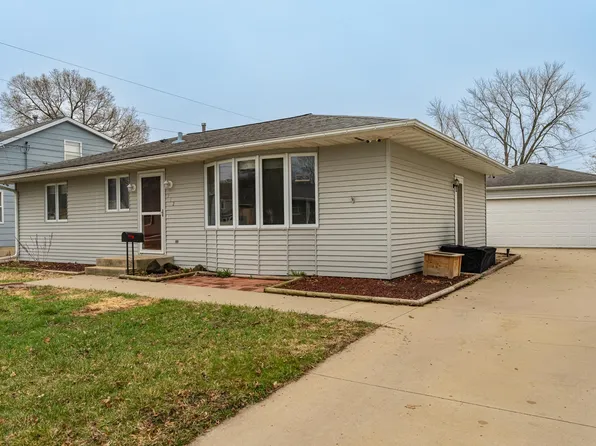 512 15th St NE, Rochester, MN 55906