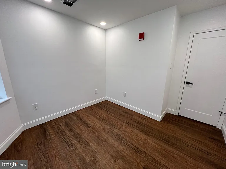 2145 Elkins Ave #B — Photo 19