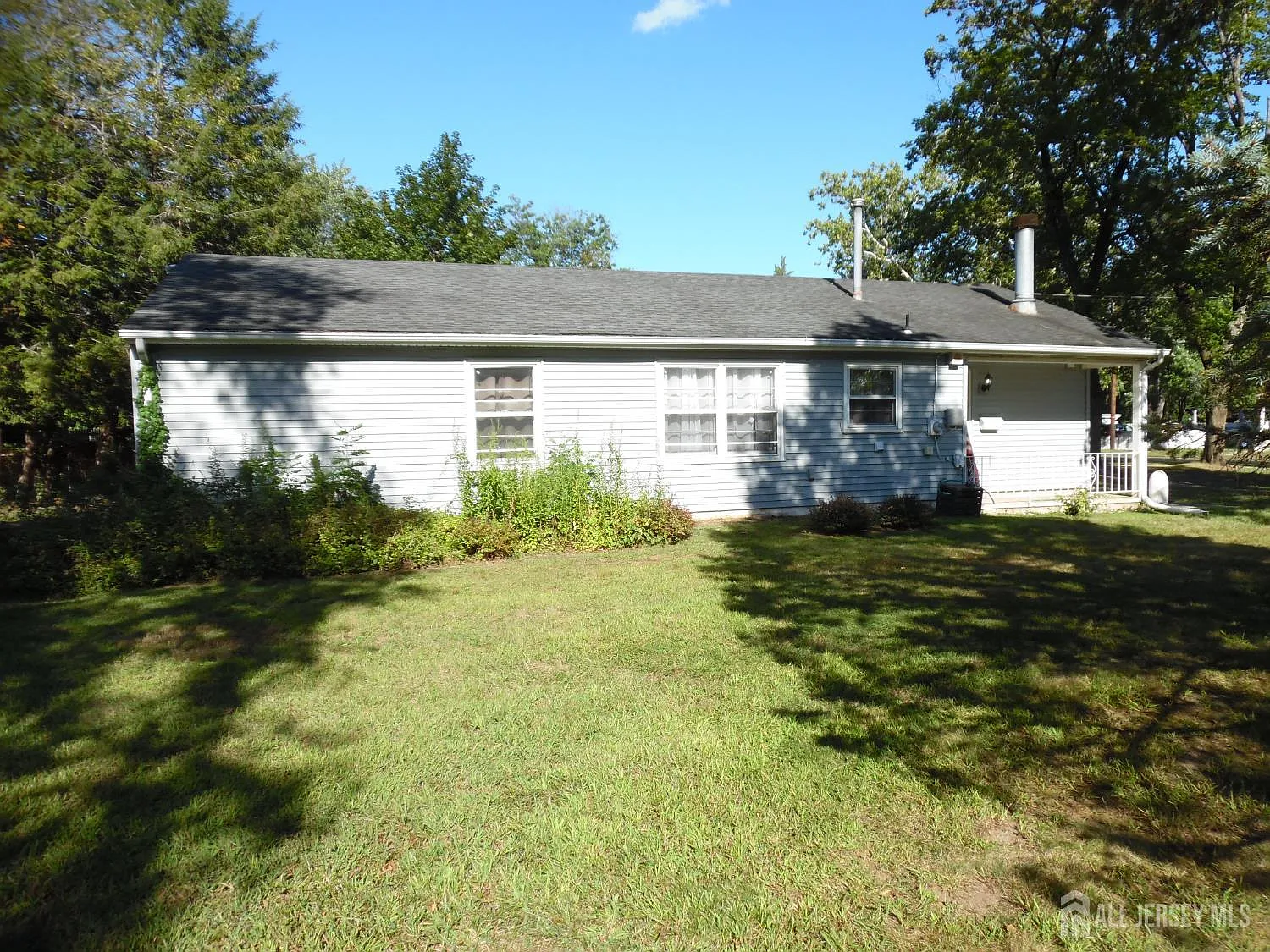 244 Manalapan Rd photo 1