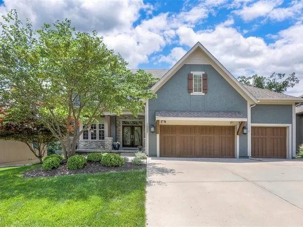 14095 NW 60th Ct, Parkville, MO 64152