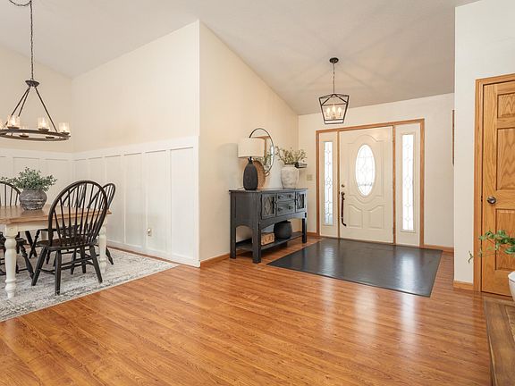 5th image of 386 Birchwood Rd NW