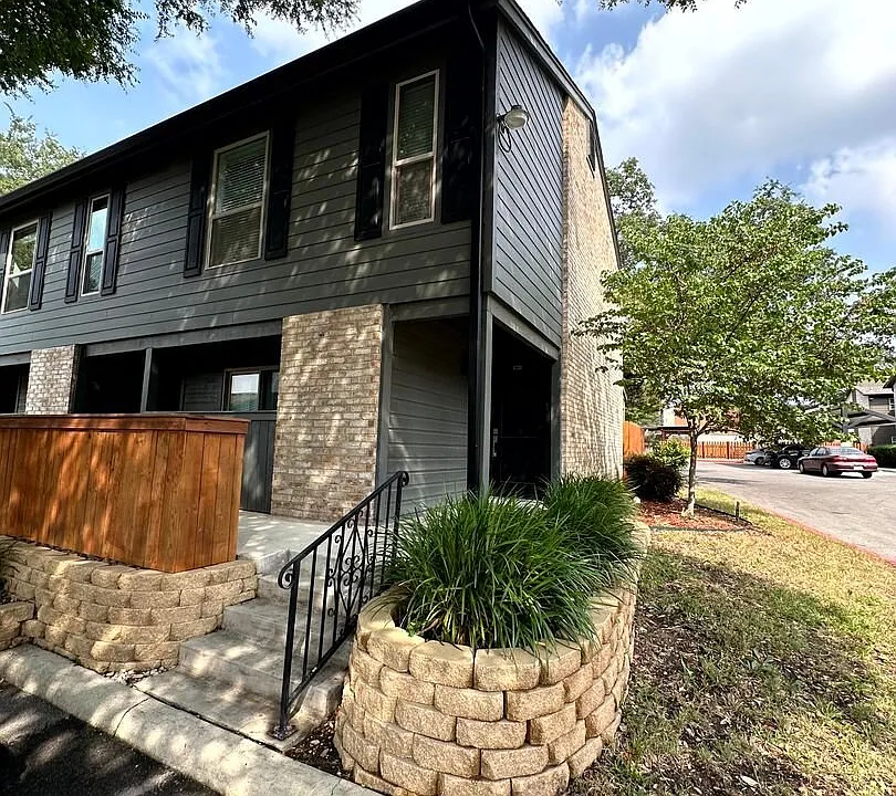 2718 Old Field Dr #804