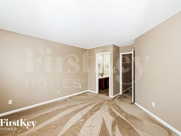 10855 Walnut Grv — Photo 11