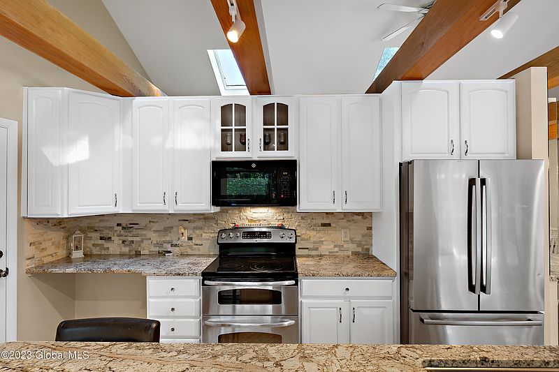 5th image of 12 Crestwood Drive