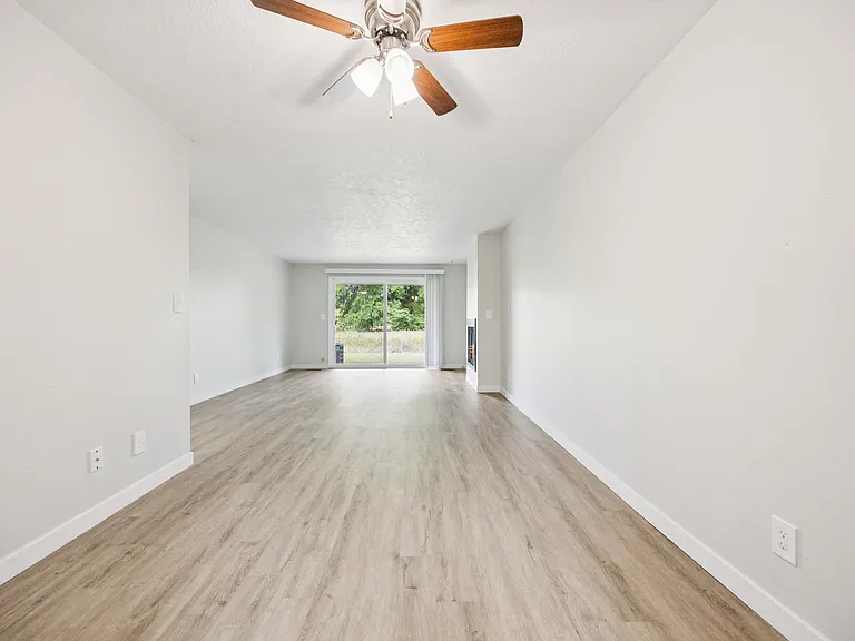 Village At Creekside Townhomes — Photo 23