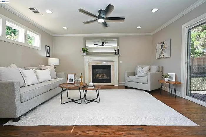 749 Moraga Dr — Photo 5