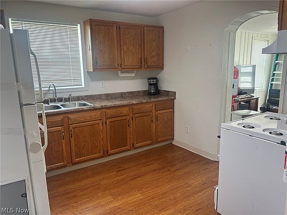 5th image of 2441-2447 Bell St