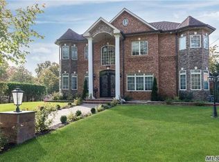 35 Aspen Ln, New Hyde Park, NY 11040