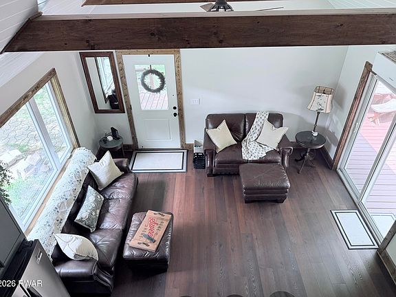 3rd image of 122 Deerfoot Rd