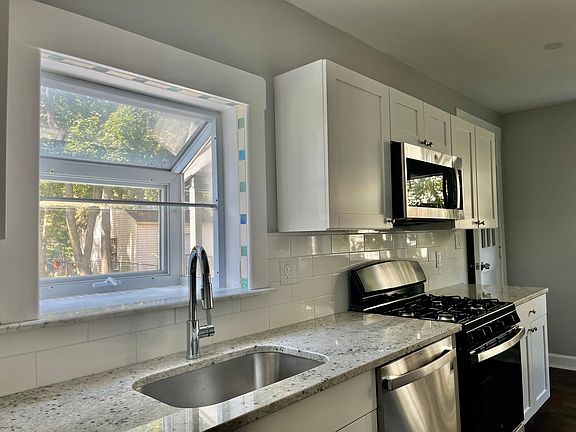 4th image of 608 Winthrop Ave