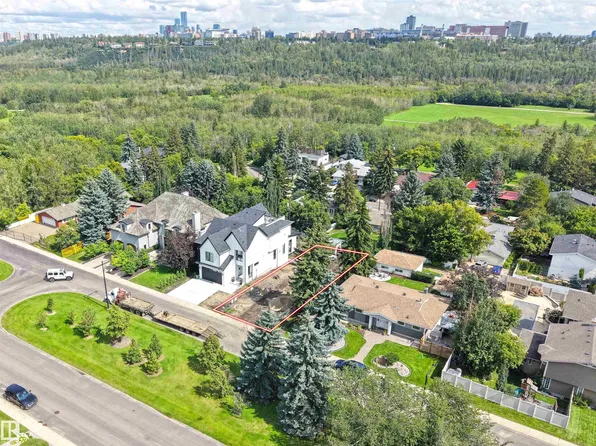 8203 134th St NW, Edmonton, AB T5R 0B2