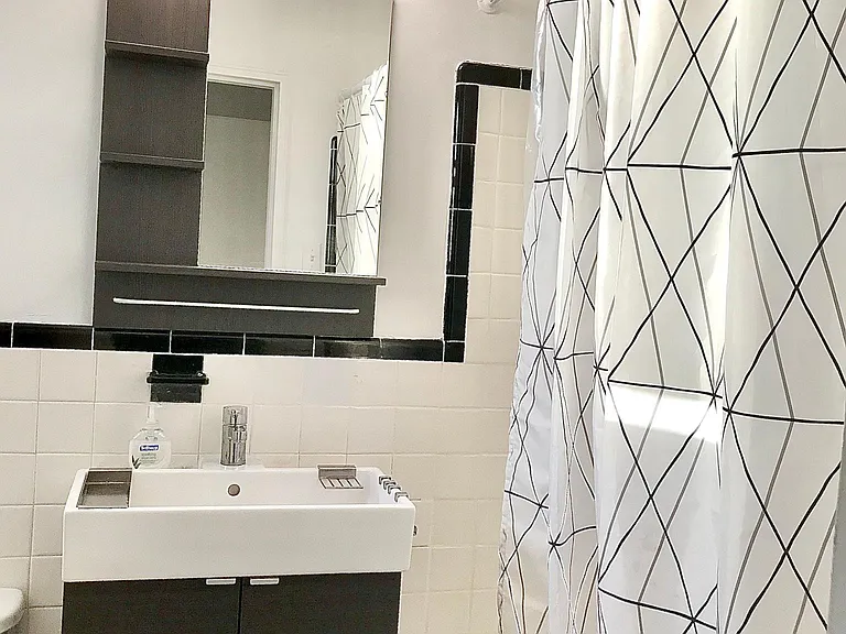 165 Vroom St #3L — Photo 7