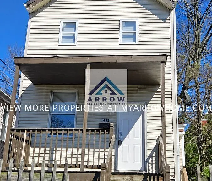 1632 Dewey Ave — Photo 1