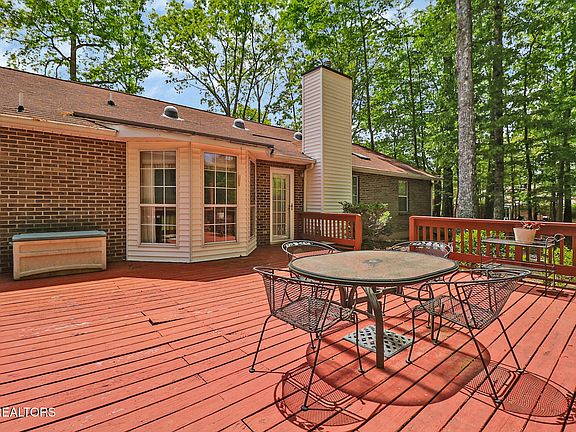 2nd image of 321 Lakeview Dr