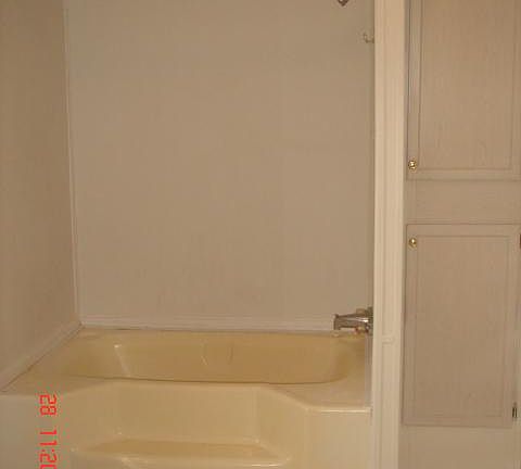 4th image of 476 Sharpe St