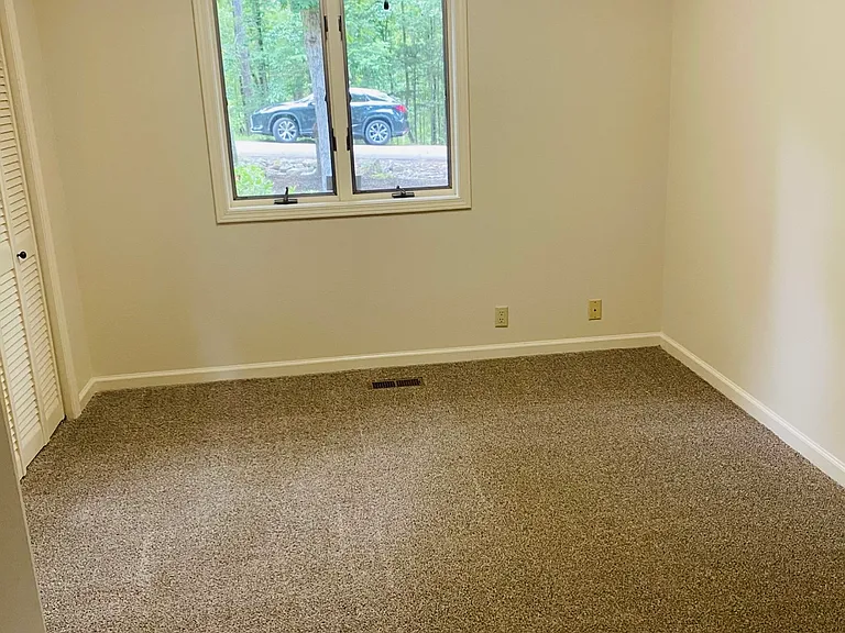 3rd bedroom or office space