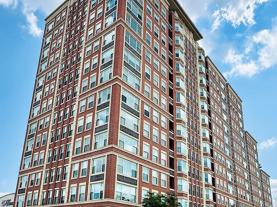 77 S Evergreen Ave #407