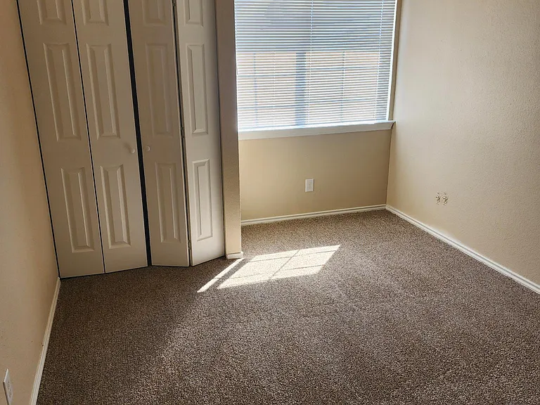 826 Springwood Dr — Photo 2