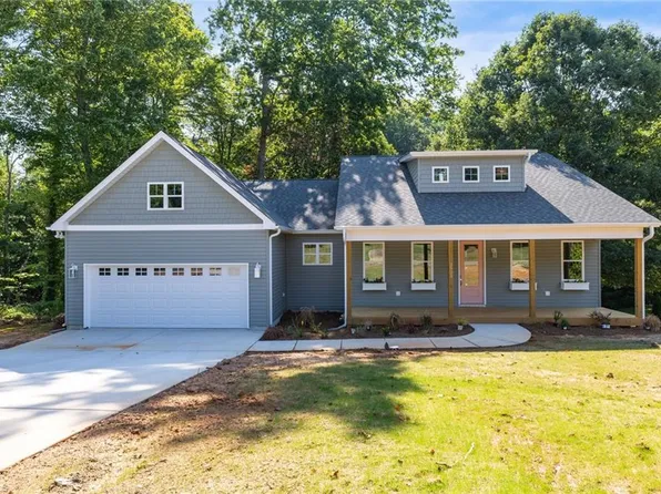 2955 Martin St, Walkertown, NC 27051