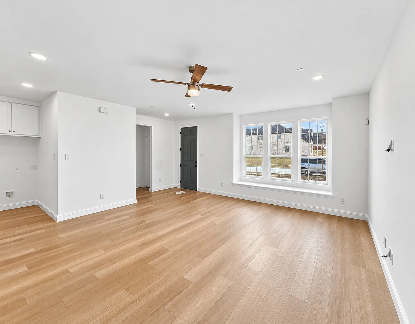 8804 Samara St — Photo 4