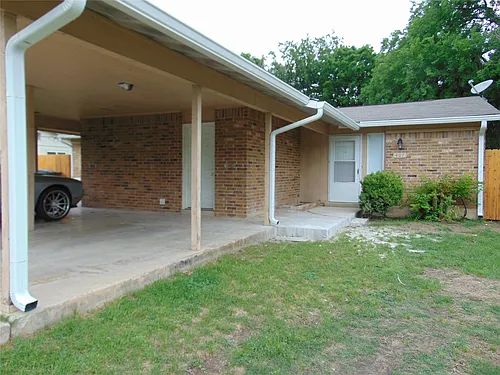 407 Live Oak St Photo 1