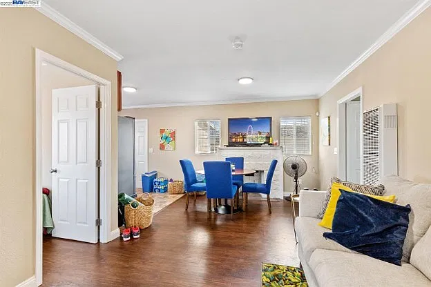 2 bed, 700 sqft, $3,000 — Photo 4
