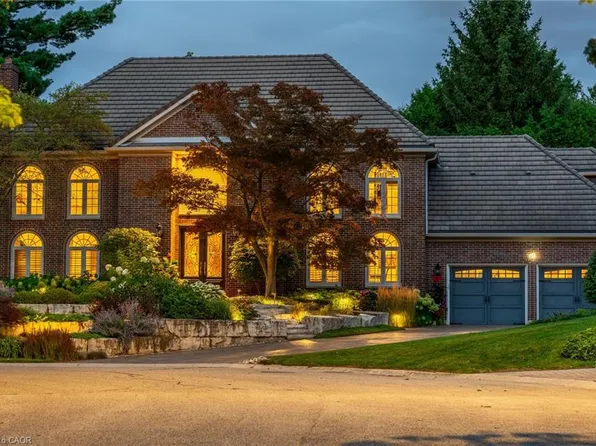 45 Peppertree Cres, Hamilton, ON L9G 4L8