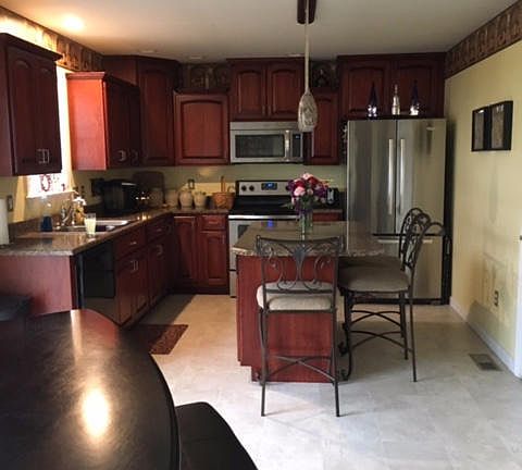 Kitchen with Eat In Area