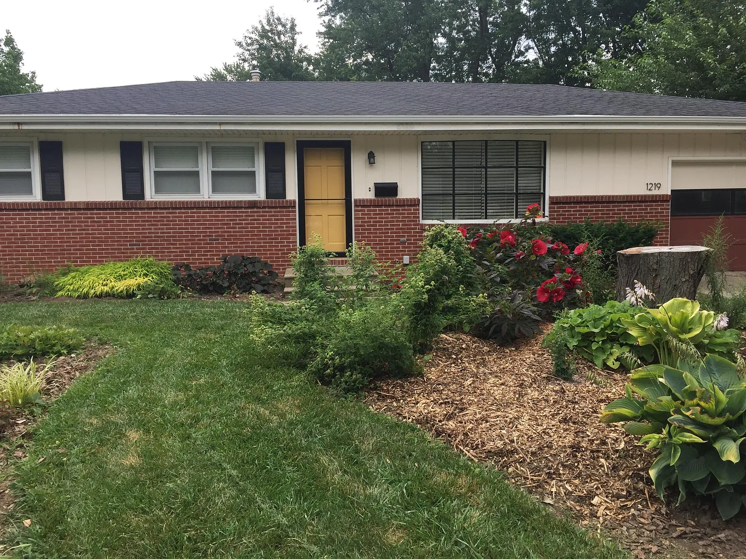 1219 Roland Dr photo 1