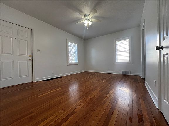 3rd image of 3301 Amherst St