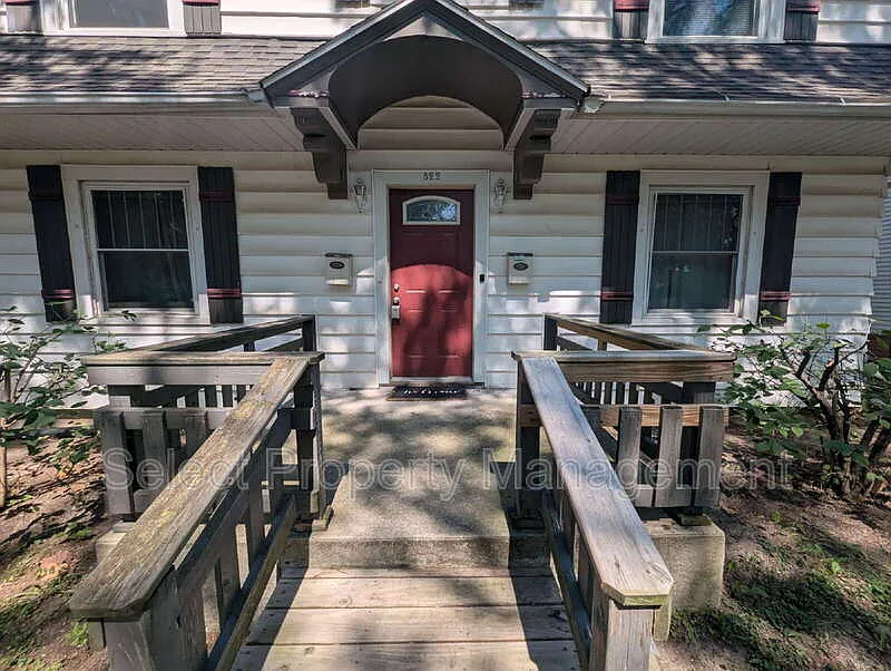 2 bed, 1.0 bath, 992 sqft, $1,099 — Photo 2