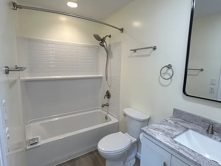 1552 NW Van Buren Ave — Photo 5