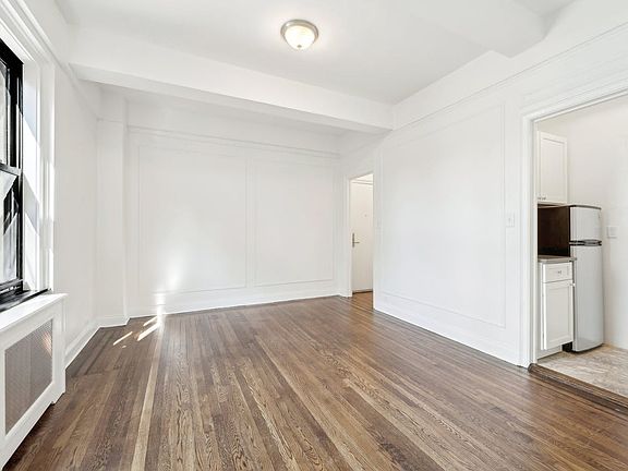 4th image of 208 W 23rd St APT 1607