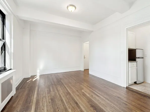 208 W 23rd St, New York, NY