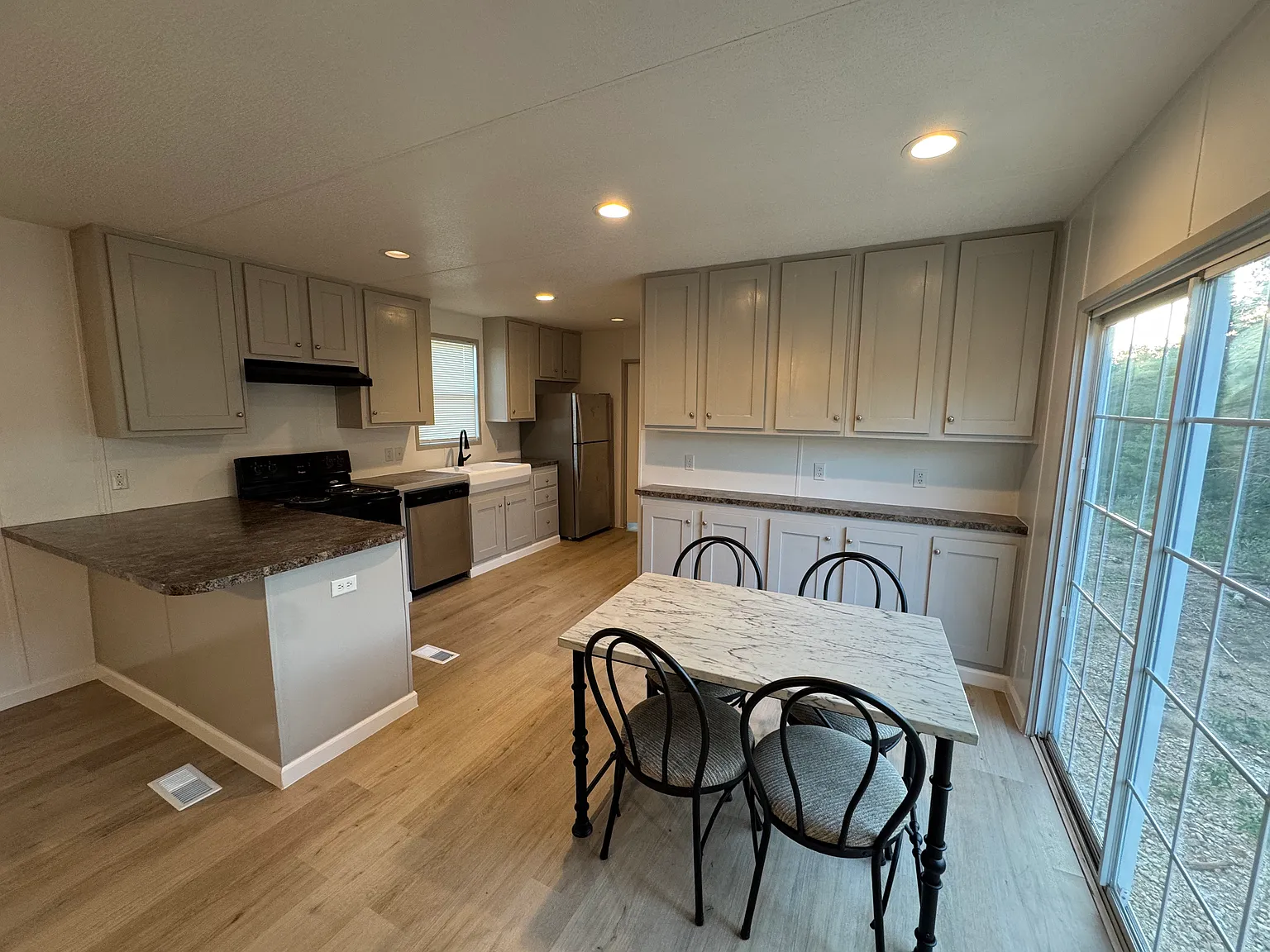 3 bed, 1200 sqft, $1,750 — Photo 4