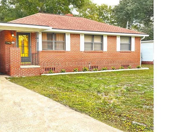 1705 Debutante Dr, Jacksonville, FL 32246