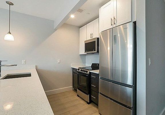 2nd image of 975 Liberty Ave #2A
