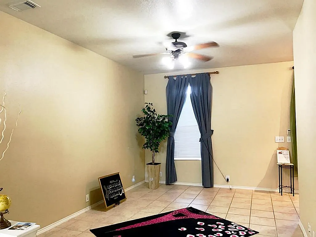 New Remodel Large Living Room area - 2810 Legends Crest Dr