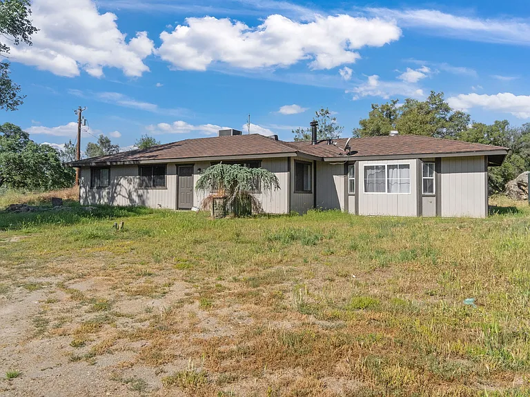 31331 Auberry Rd — Photo 2