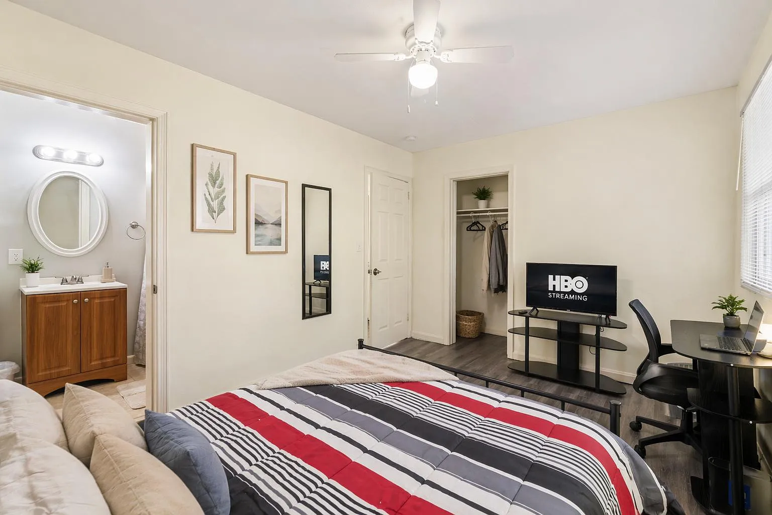 4 bed, 4.0 bath, 2144 sqft, $910 — Photo 1