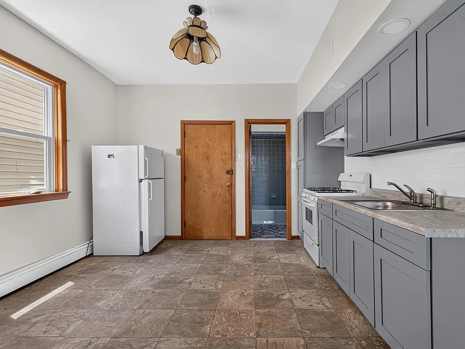 25 W 15th St #4