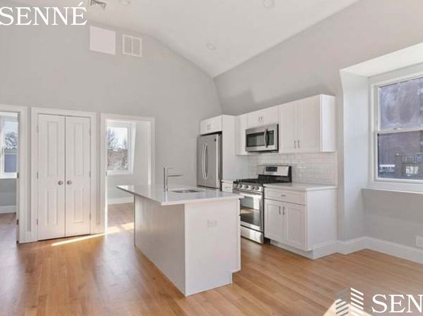 189 Charles St #3, Cambridge, MA 02141