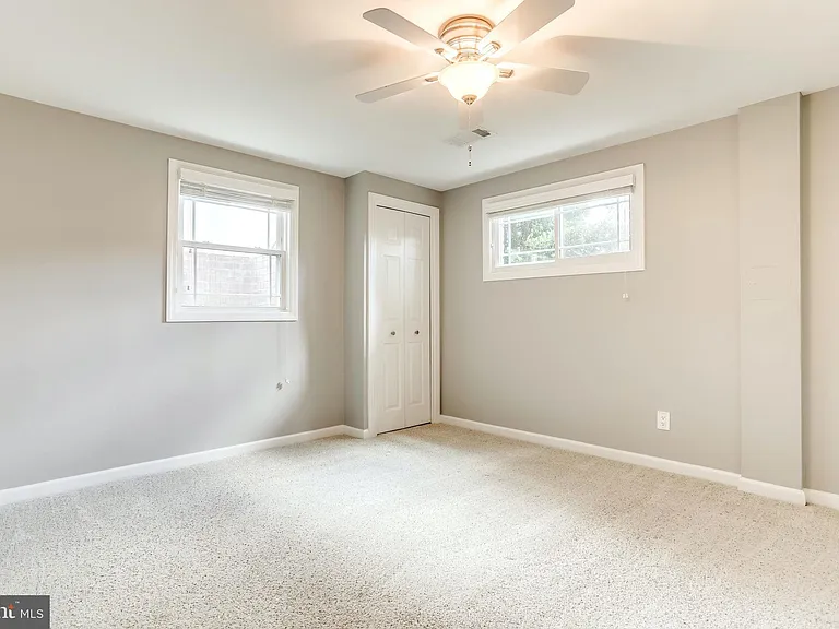4894 Williamsburg Blvd — Photo 35