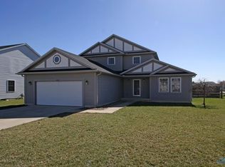 28184 Blue Grass Dr, Walbridge, OH 43465