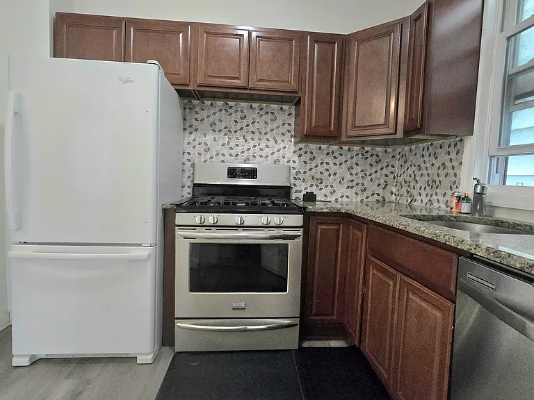 24 Harrison Pl #1 — Photo 8