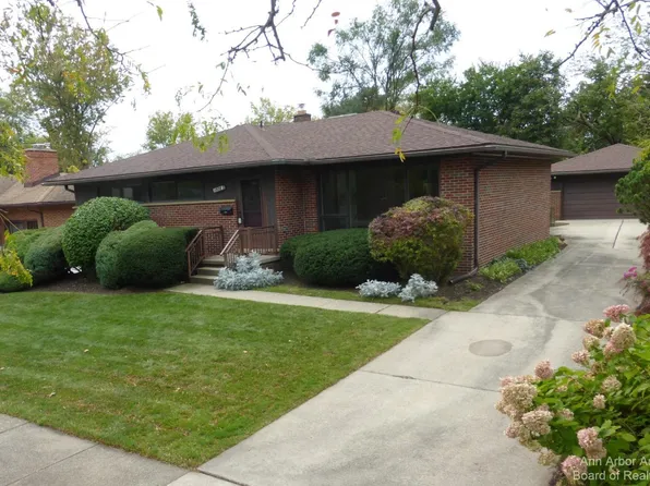 1570 Covington Dr, Ann Arbor, MI 48103
